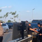 KABID TIK MELAKSANAKAN PENGECEKAN PERSONEL YANG MELAKSANAKAN OPERASI AMAN NUSA II PENAGGULANGAN KARHUTLA
